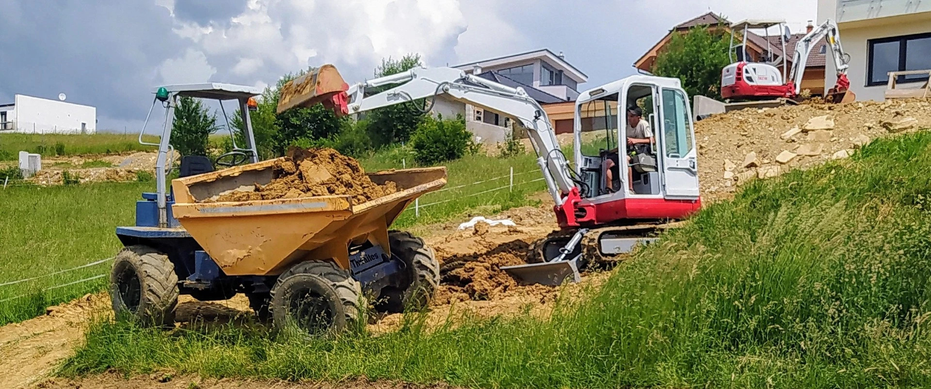 Zemné práce Martin – profesionálne výkopové práce bagrom a minibagrom, úpravy pozemkov, príprava základov a dovoz materiálu. Rumana – spoľahlivý partner pre stavebné práce v Martine a okolí.
