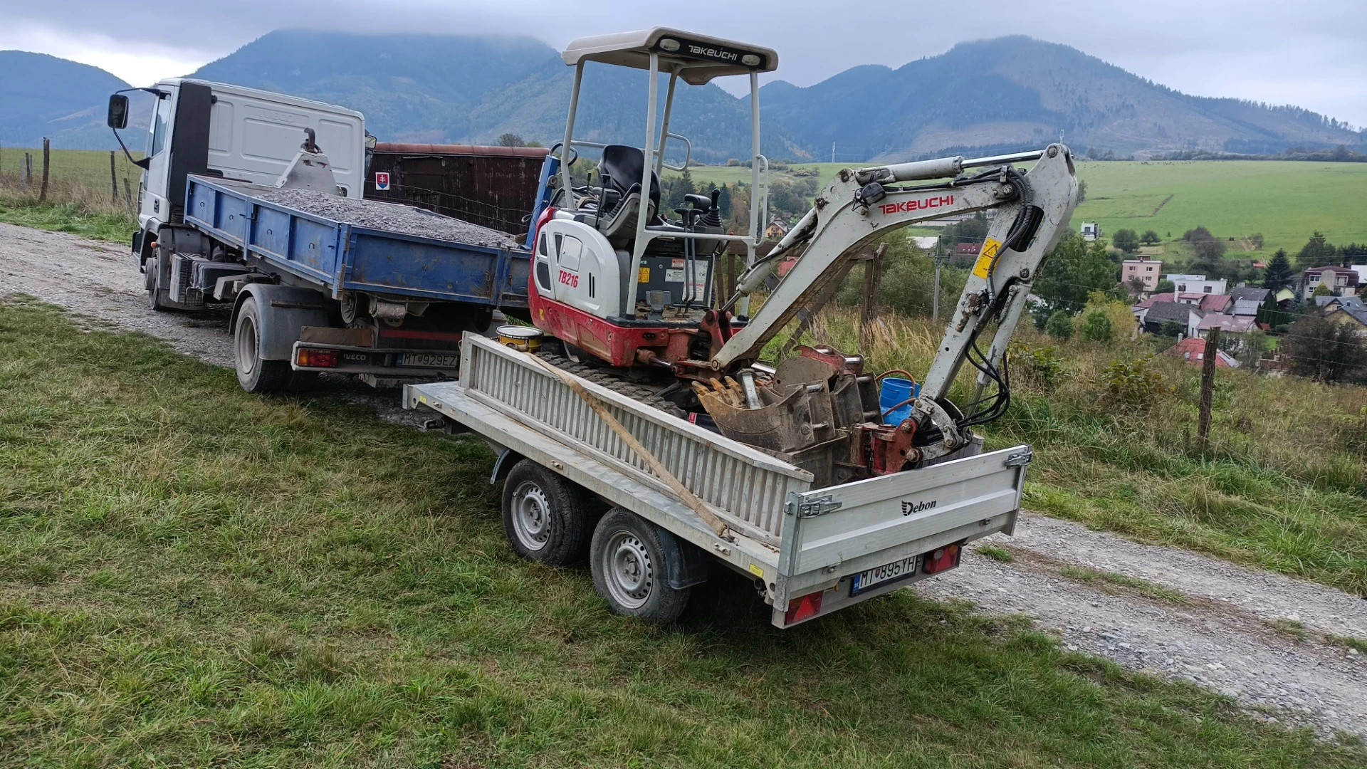 Zemné práce Púchov – profesionálne výkopové práce bagrom a minibagrom, úpravy pozemkov, príprava základov a dovoz materiálu. Rumana – spoľahlivý partner pre stavebné a výkopové práce v Púchove a okolí.