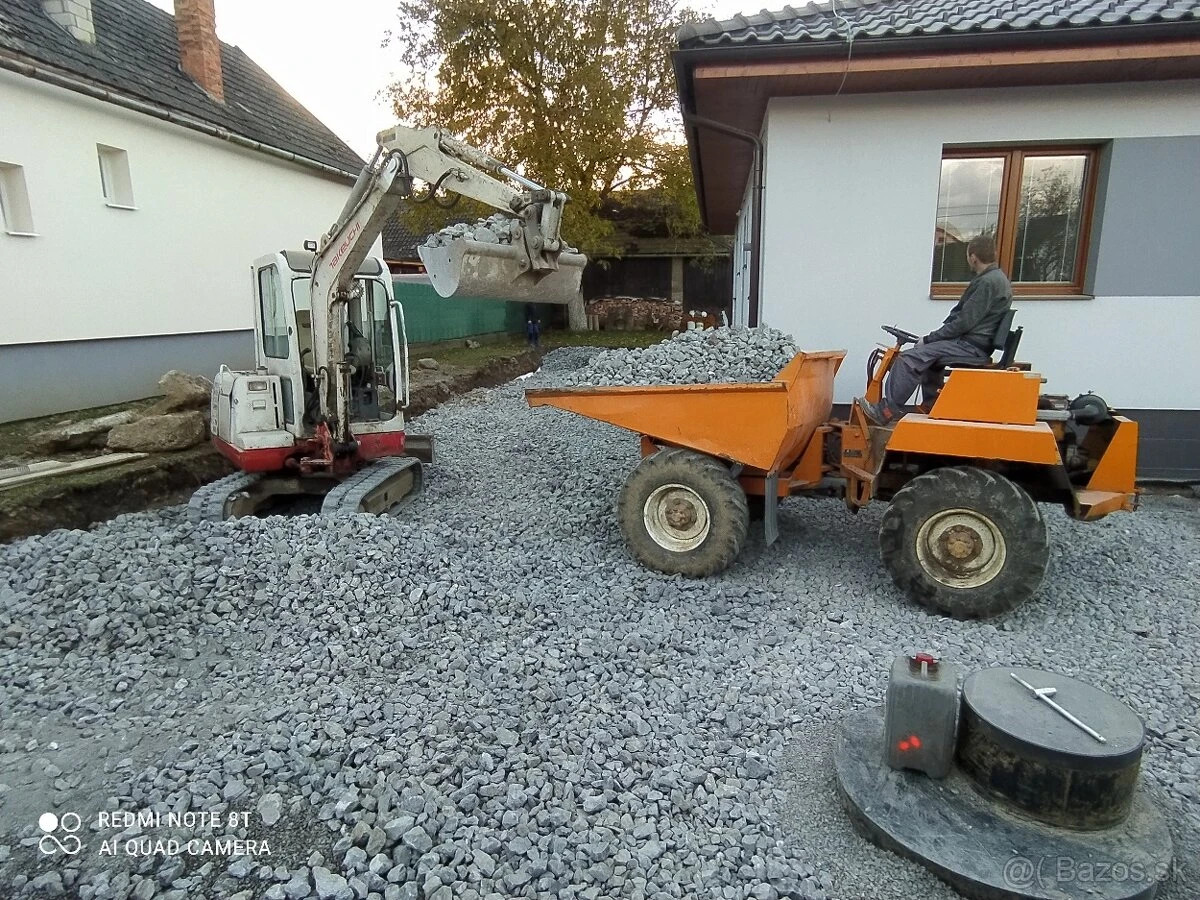 Zemné práce Hlohovec – výkopové a stavebné práce bagrom a minibagrom, úpravy pozemkov, príprava základov a dovoz materiálu. Rumana – spoľahlivý partner pre zemné a výkopové práce v Hlohovci a okolí.