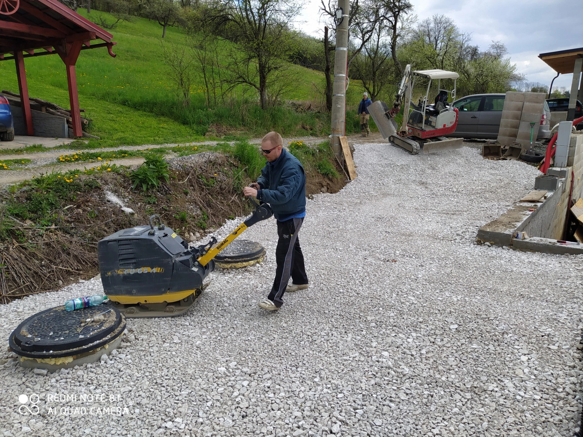 Zemní práce Holice – výkopové a stavební práce bagrem a minibagrem, úpravy terénu, příprava základů a dovoz materiálu. Rumana – spolehlivý partner pro zemní a výkopové práce v Holicích a okolí.