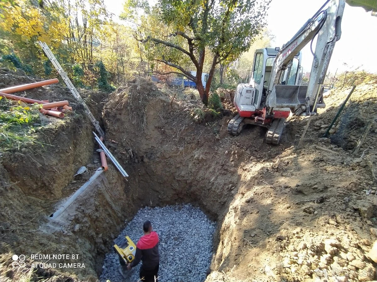 Zemní práce Lanškroun – výkopové a stavební práce bagrem a minibagrem, úpravy terénu, příprava základů a dovoz materiálu. Rumana – spolehlivý partner pro zemní a výkopové práce v Lanškrouně a okolí.