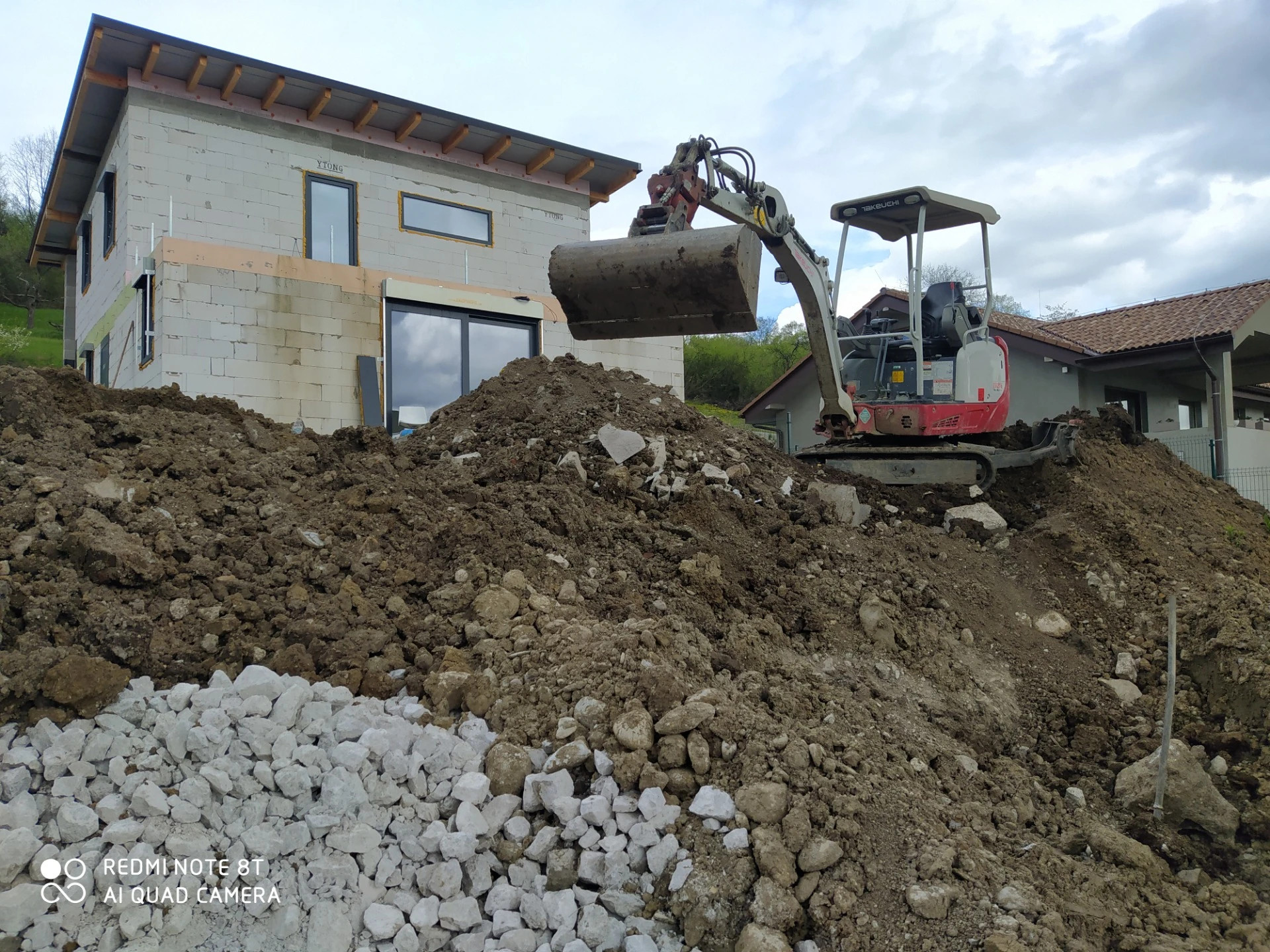 Zemní práce Třebíč – výkopové a stavební práce bagrem a minibagrem, úpravy terénu, příprava základů a dovoz materiálu. Rumana – spolehlivý partner pro zemní a výkopové práce v Třebíči a okolí.