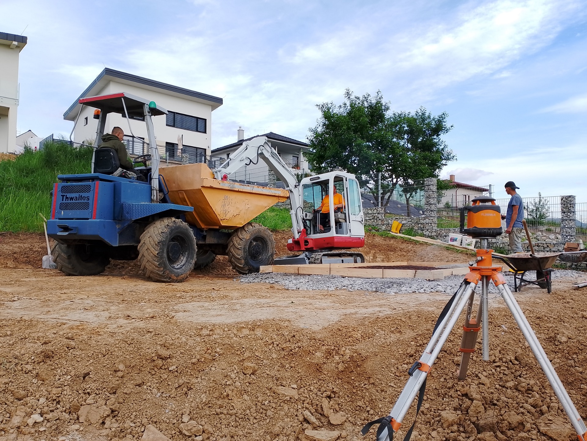 Profesionálne zemné práce Nitra – výkopy minibagrom, príprava základov, terénne úpravy a dovoz materiálu. Rumana – spoľahlivý partner pre stavby a výkopové práce v Nitre a okolí.
