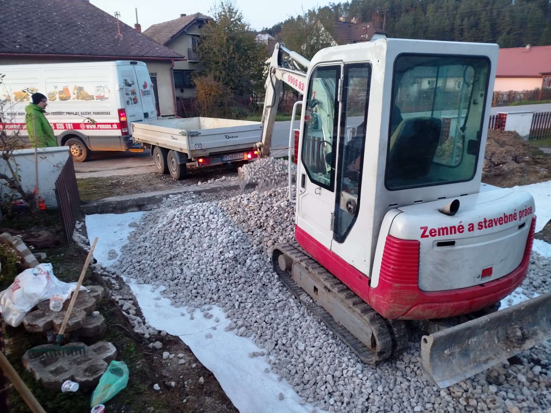 Profesionálne zemné práce Žarnovica – výkopy minibagrom, príprava základov, terénne úpravy a dovoz materiálu. Rumana – spoľahlivý partner pre stavby a výkopové práce v Žarnovici a okolí.