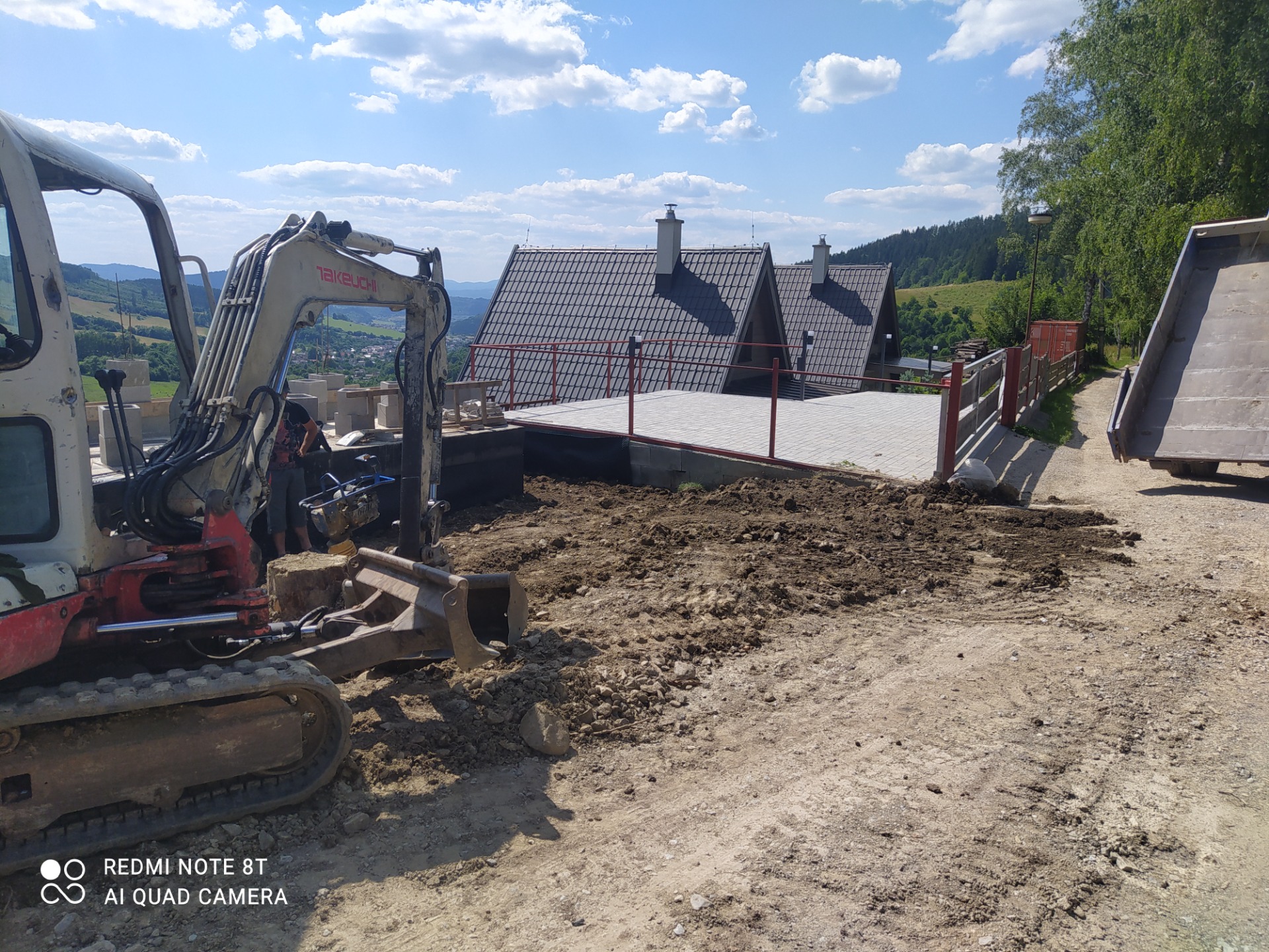 Zemné a výkopové práce Prievidza | Bager a dumper Rumana