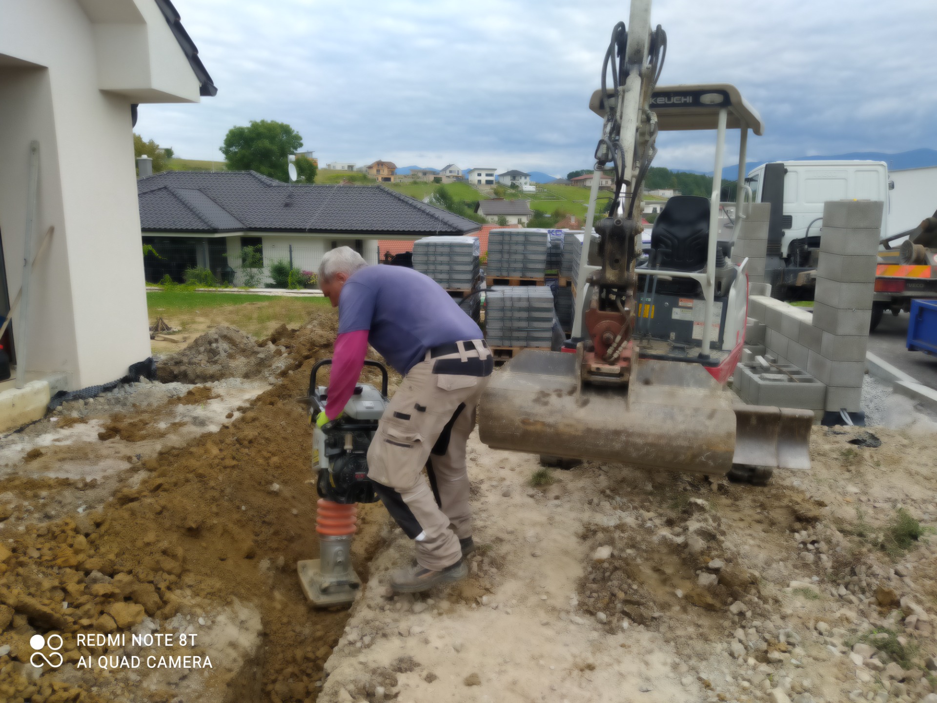 Zemné a výkopové práce Bánovce nad Bebravou | Rumana