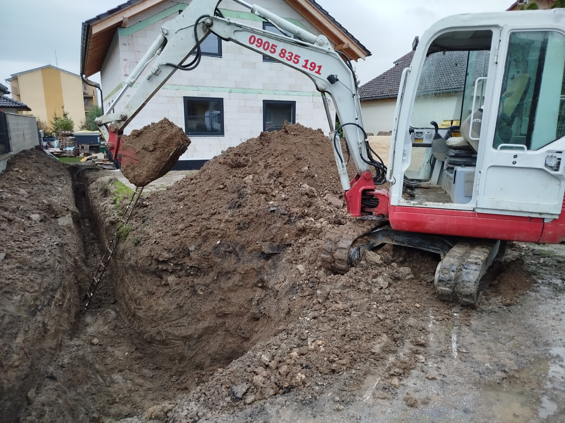 Zemné a výkopové práce Veľký Krtíš | Rumana – Bager a dumper