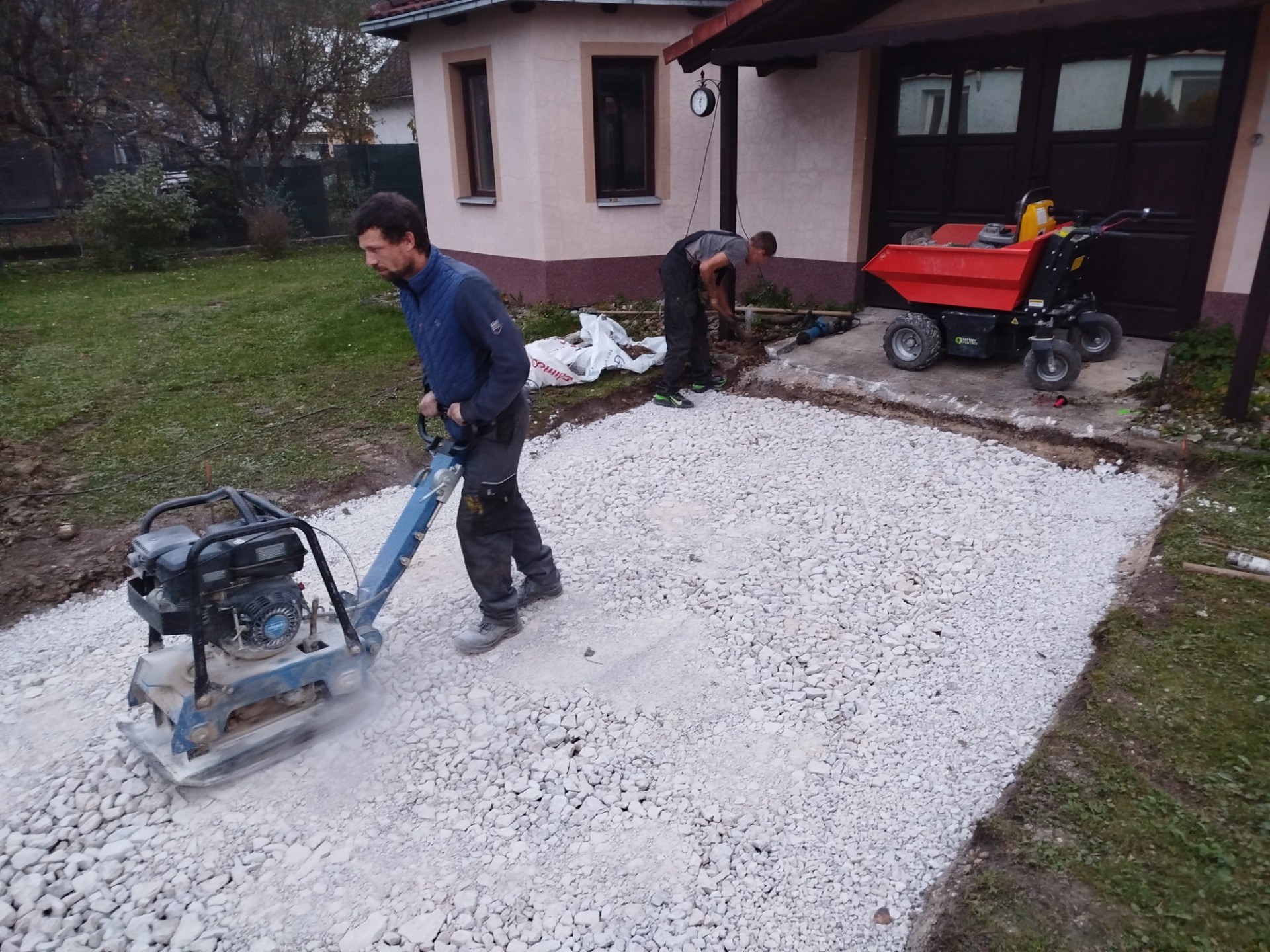 Zemné práce Poltár | Výkopy a úpravy pozemkov Rumana