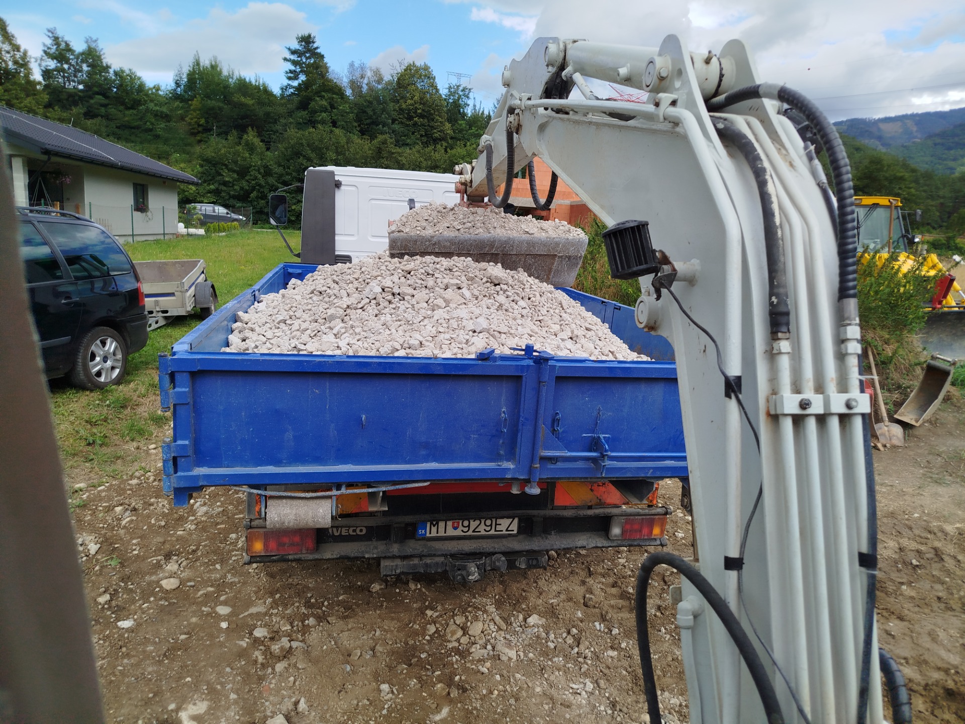 Zemní a výkopové práce Benešov | Bagr a dumper RUMANA