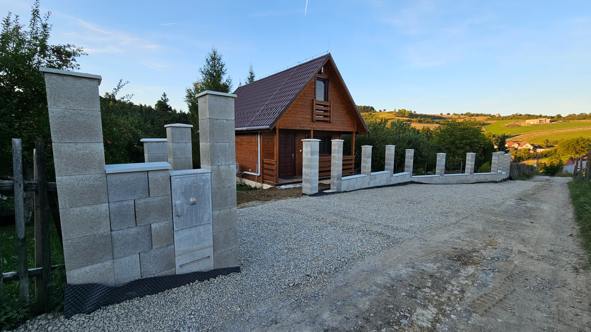 Zemní práce na klíč v Česku – bagr, úprava terénu a příprava základů domu