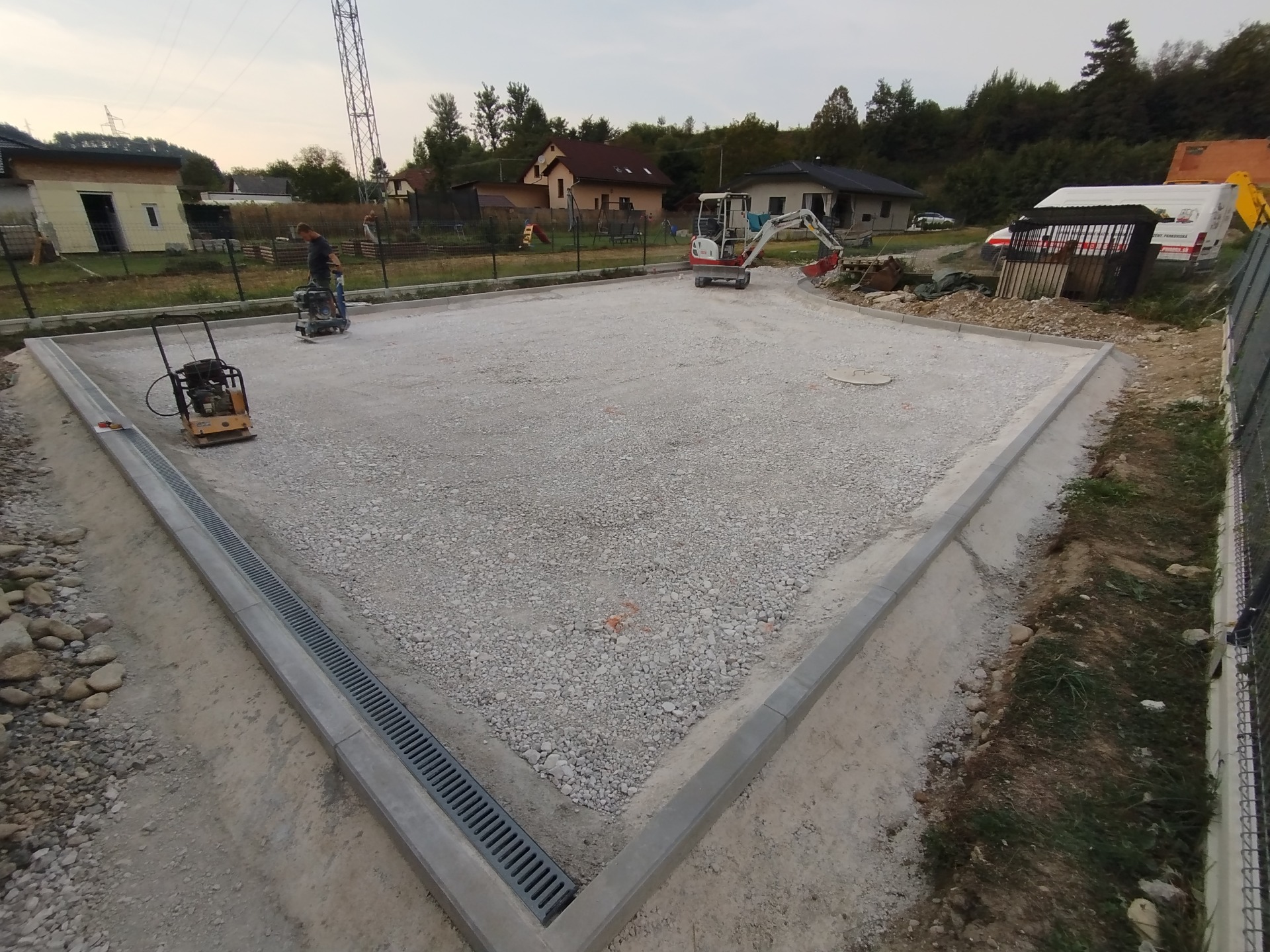 Finalizace podloží pro zhotovení parkoviště a zpevněných ploch